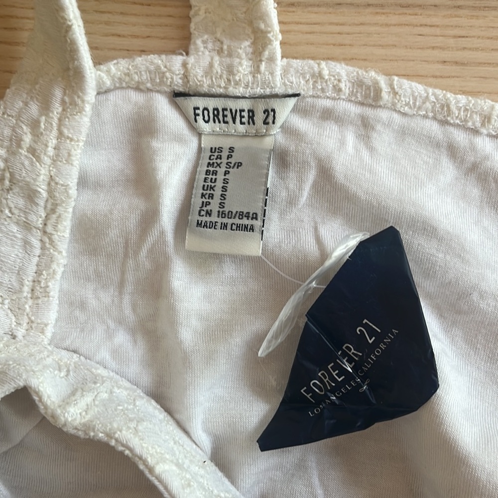 Forever 21 lace crop top - Picture 3 of 3